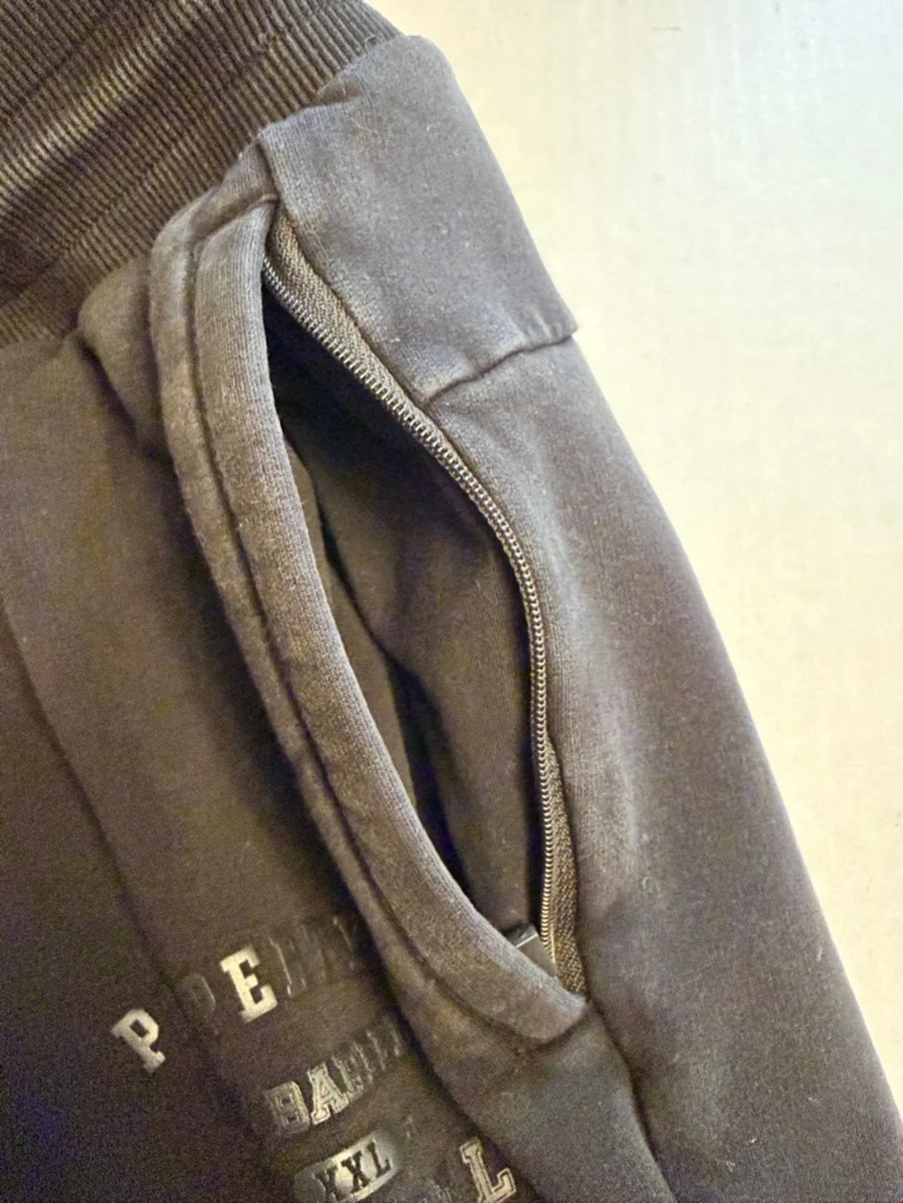 The Barbell Cartel Men’s Size Large Sweatpants Black Front Logo‎ Elastic Cuffs